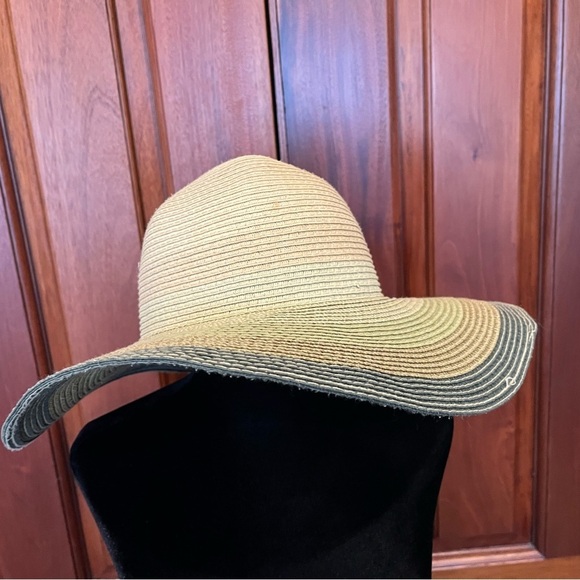 Saks Fifth Avenue Wide Brimmed Floppy Daisy Straw/Paper Hat Women Neutral - Picture 1 of 7